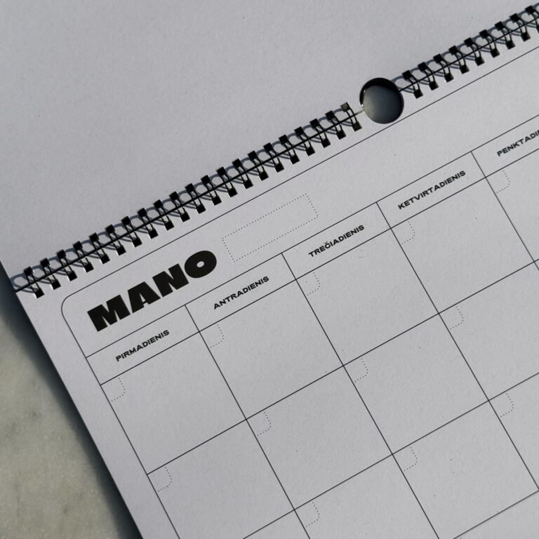 Mėnesinio kalendoriaus lapas – viso mėnesio planuoklis be datų