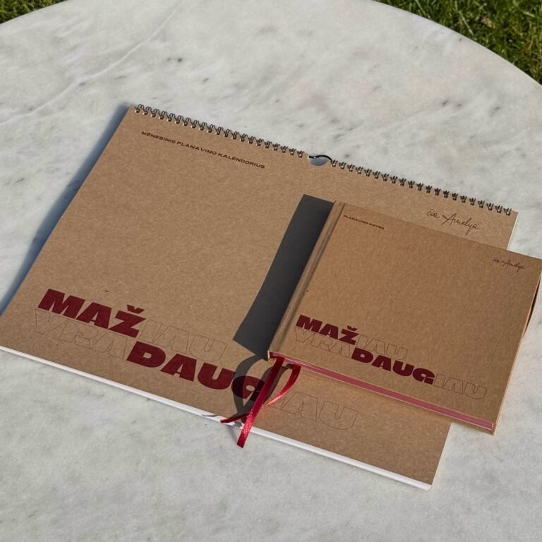 Mėnesinis kalendorius ir planavimo knyga „Mažiau yra daugiau“ iš perdirbto nebalinto kartono